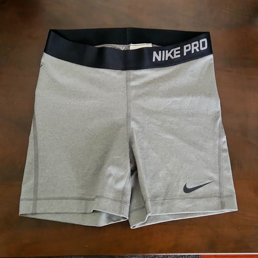 NWOT Nike Pro S gray shorts 5" inseam